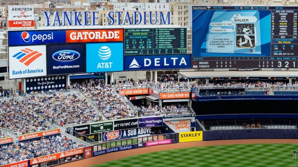 الإعلانات في الملاعب الغير مباشرة