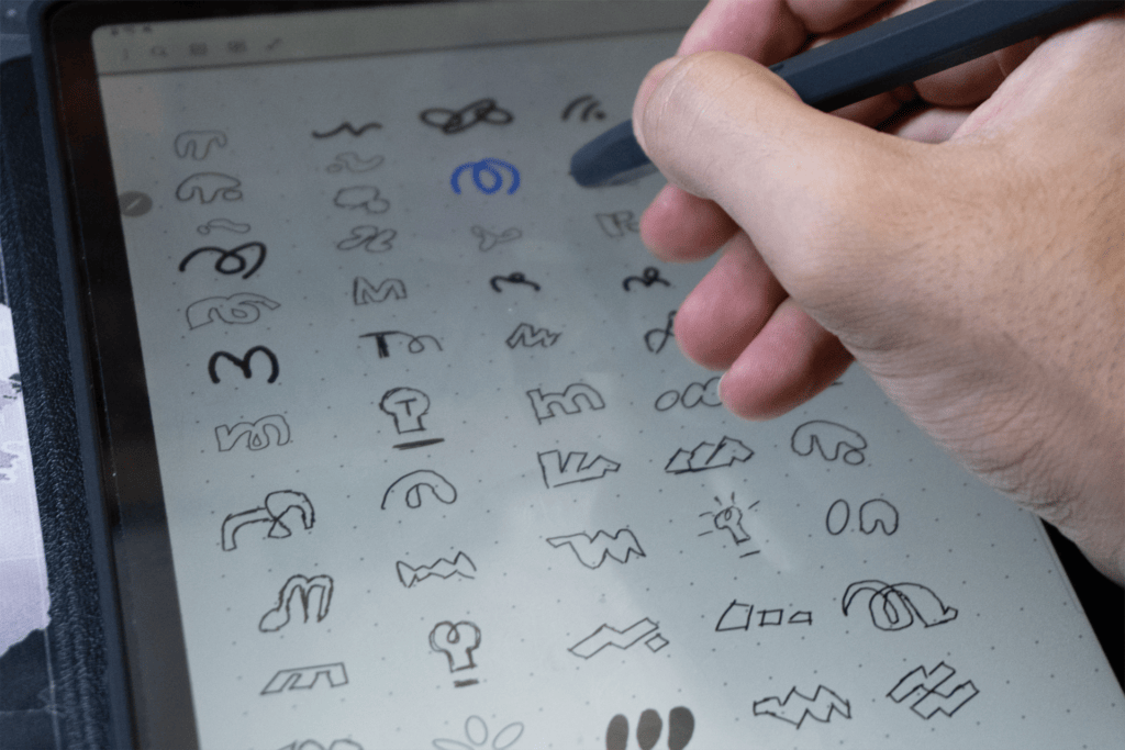 سكتشات للشعار